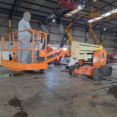 Plataforma JLG 450 AJ ano 2005 - 450 AJ - Máquinas para Elevação