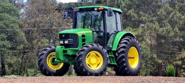 Trator John Deere 6110J
