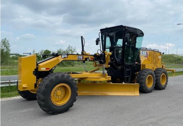 Motoniveladora Caterpillar 120 ano 2021