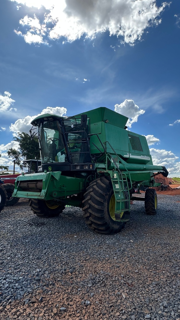 Colheitadeira John Deere 1550 ano 2003