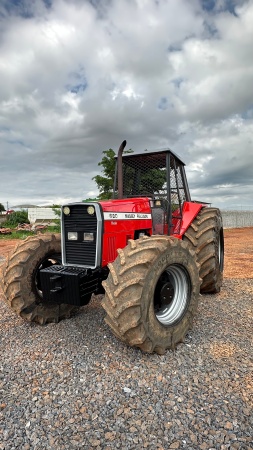 Trator Massey Ferguson MF 680 ano 2004