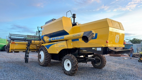 Colheitadeira New Holland TC 5090   ano 2015