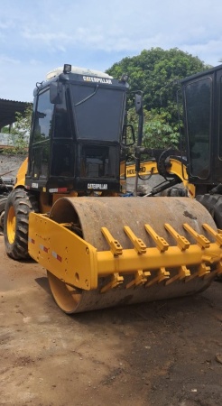 Rolo Compactador Caterpillar CS431C ano 2011