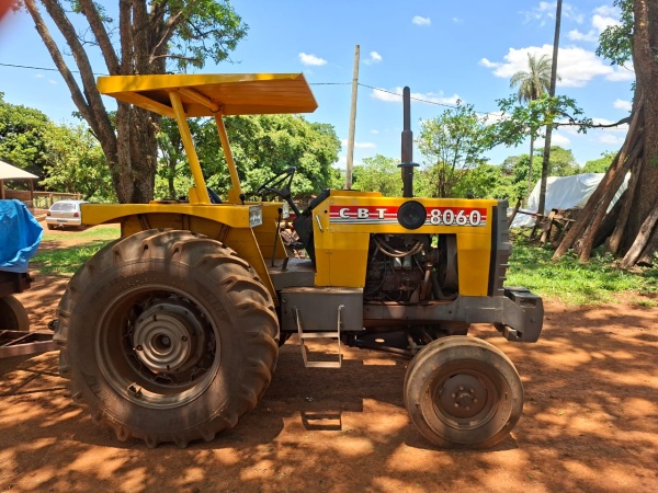 Trator CBT 8060 ano 1986