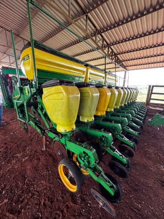 Plantadeira John Deere 1113 ano 2012
