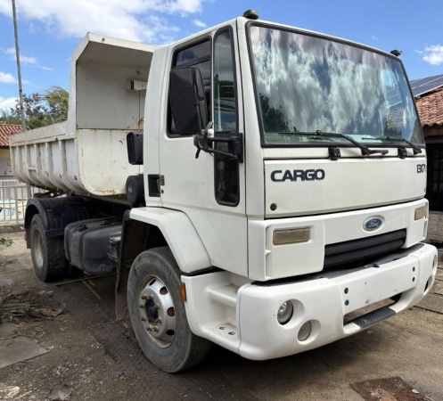 Caminhão Ford 1317 ano 2011