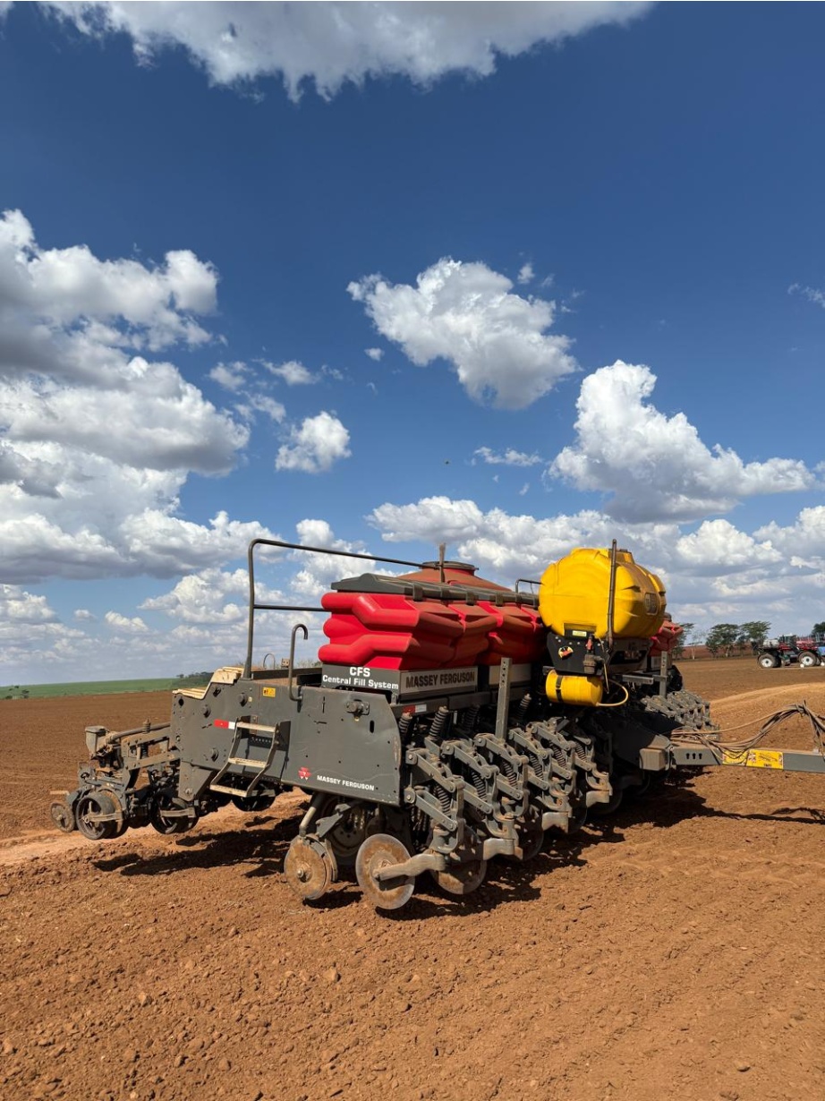 Plantadeira Massey Ferguson MF 717 ano 2019