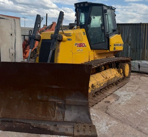 Trator de Esteira New Holland D150B ano 2012