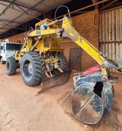 Trator CBT 8060 ano 1987