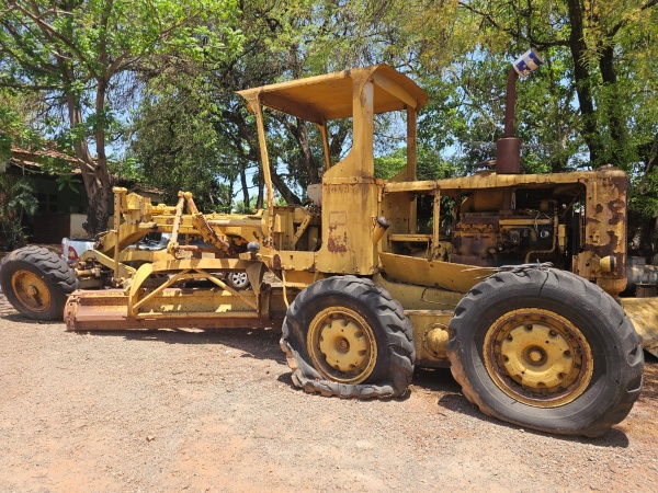 Motoniveladora Caterpillar 120B ano 1990