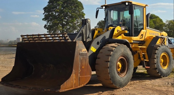 Pá Carregadeira Volvo L120F ano 2021 - L120F - Máquinas de Linha Amarela