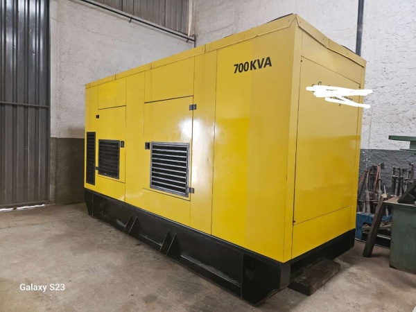 Gerador de Energia STEMAC 700 kVA - 700 kVA - Outros