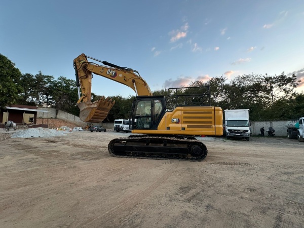 Escavadeira Caterpillar 336 ano 2021