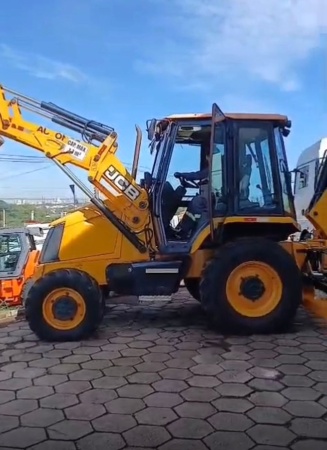 Retroescavadeira JCB 3CX ano 2021