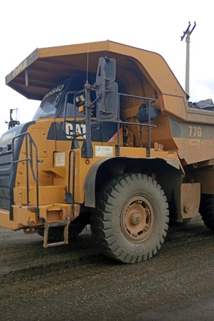 Caminhão Caterpillar 770 ano 2012