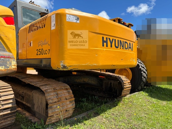 Escavadeira Hyundai R250LC-7 ano 2010