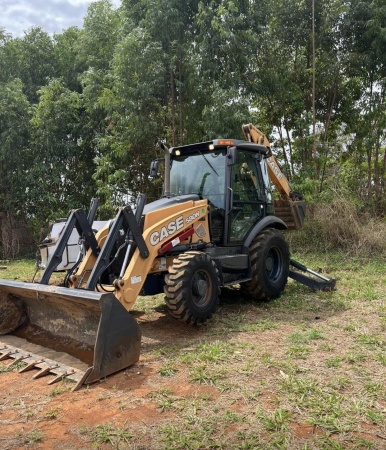 Retroescavadeira Case 580 N  ano 2019