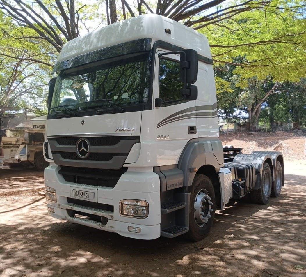 Caminhão Mercedes Benz Axor 2644 ano 2022