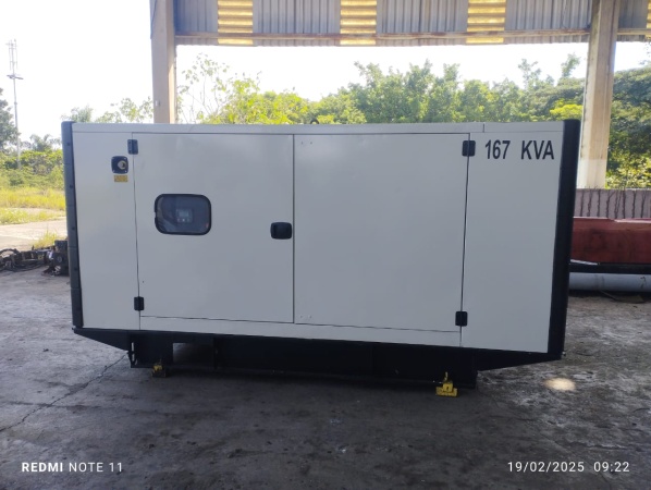 Gerador de Energia Cummins 165 kVA ano 2014
