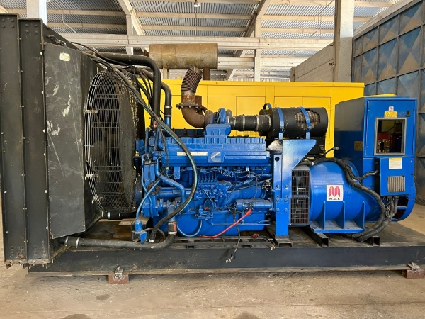 Gerador de Energia Cummins 1000 kVA - 1000 kVA - Outros