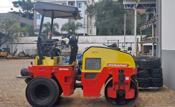 Rolo Compactador Dynapac CC1300 ano 2012