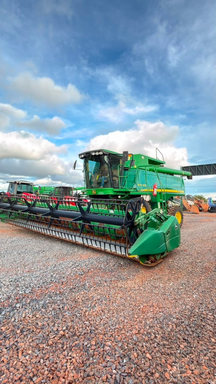 Colheitadeira John Deere 9570 STS ano 2013