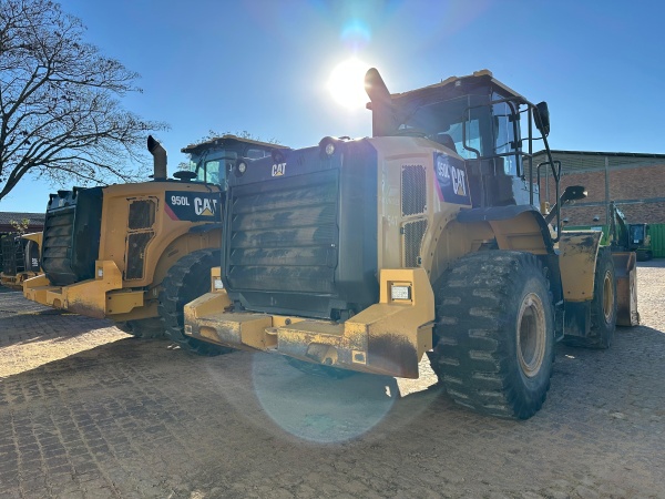 Pá Carregadeira Caterpillar 950L ano 2020