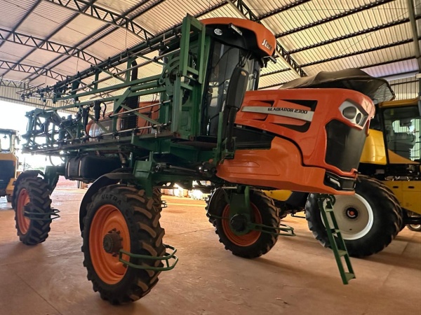 Pulverizador Autopropelido Stara Gladiador 2300 ano 2017