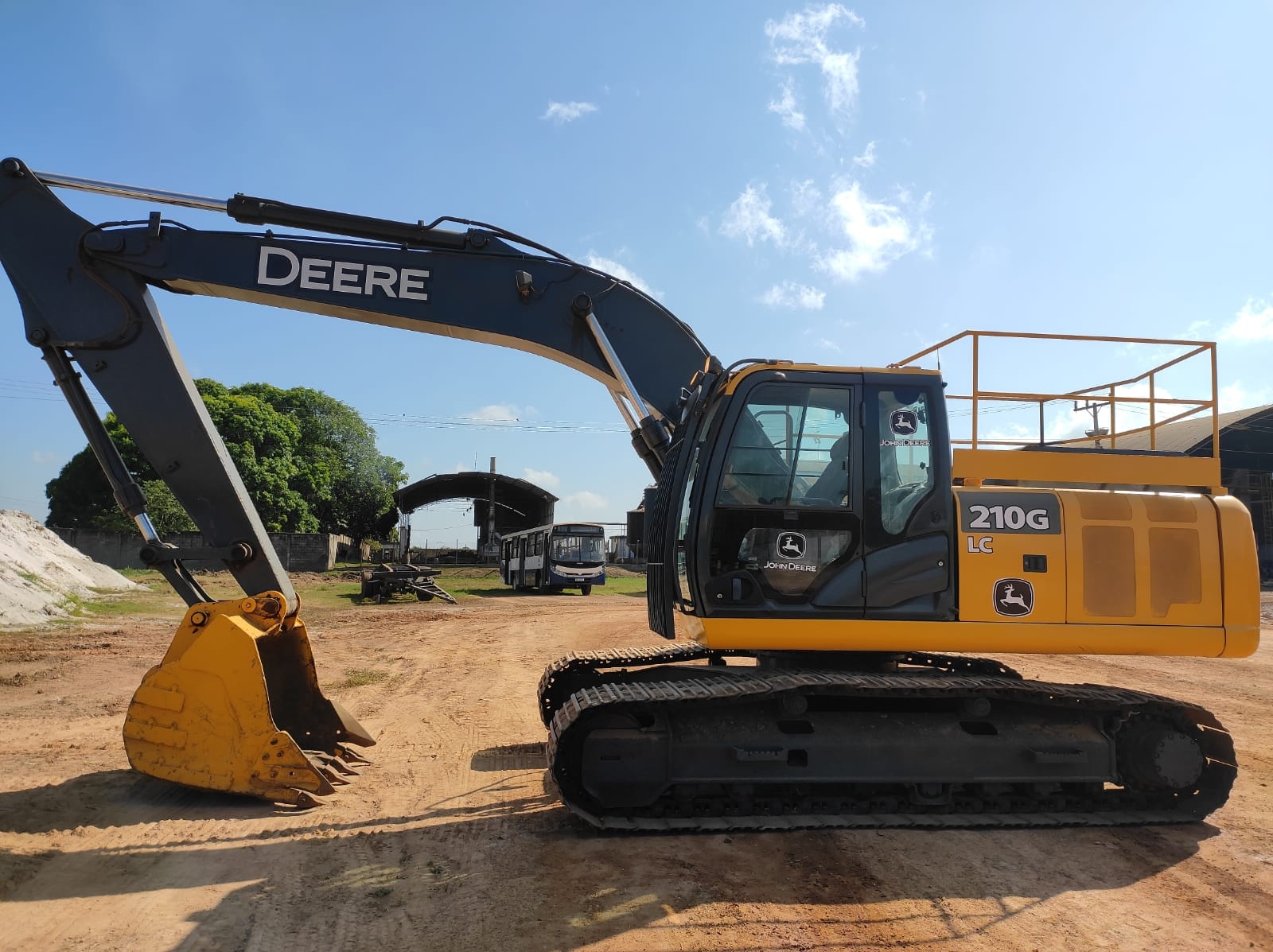 Escavadeira John Deere 210G ano 2019