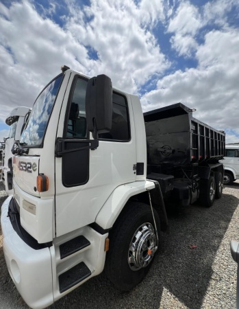 Caminhão Ford 4532 ano 2010