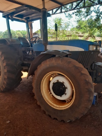 Trator New Holland 7630 ano 2011
