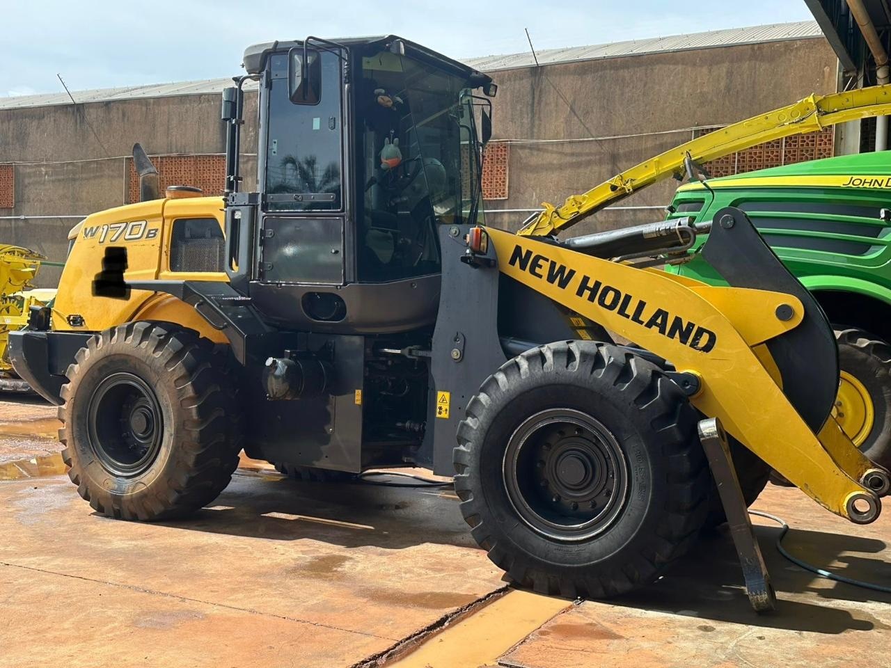 Pá Carregadeira New Holland W170B ano 2019