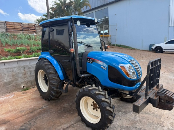 Trator LS Tractor R65 cabinado ano 2022