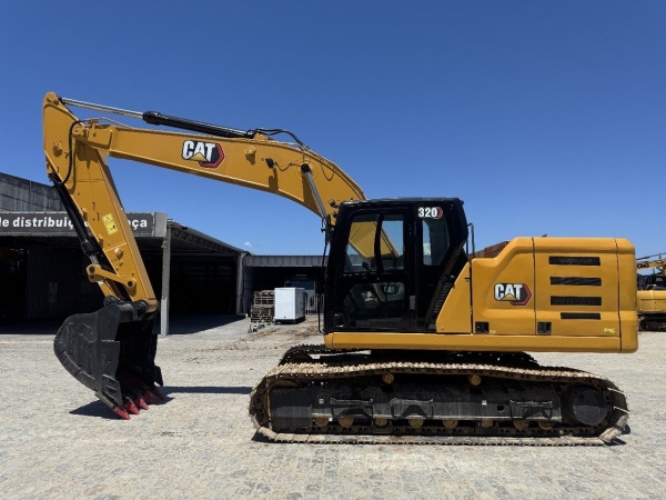 Escavadeira Caterpillar 320 ano 2020