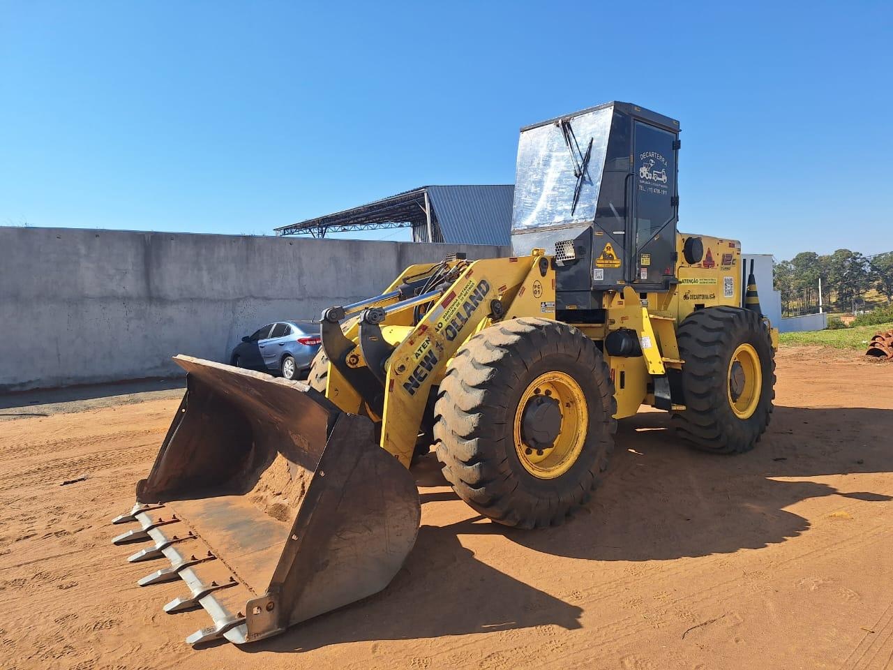 Pá Carregadeira New Holland 12C ano 2012