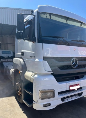 Caminhão Mercedes Benz AXOR 2544S ano 2013