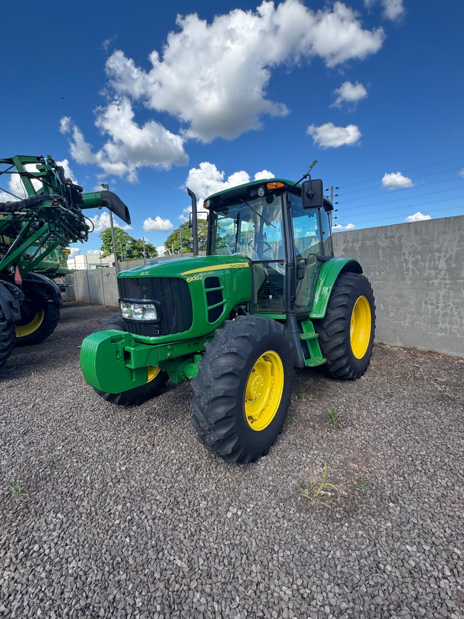 Trator John Deere 6100J ano 2020