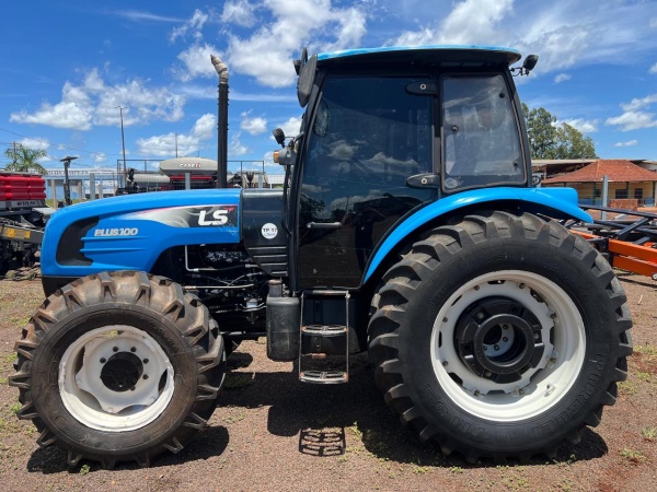 Trator LS Tractor Plus 100 ano 2017