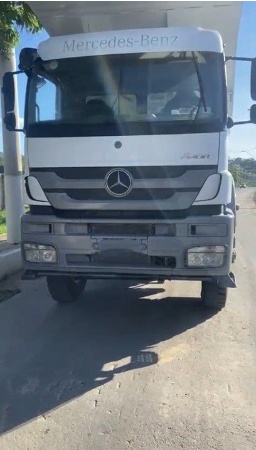 Caminhão Mercedes Benz AXOR 4144K6X4 ano 2021