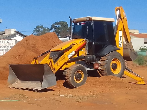 Retroescavadeira JCB 3XC ano 2014