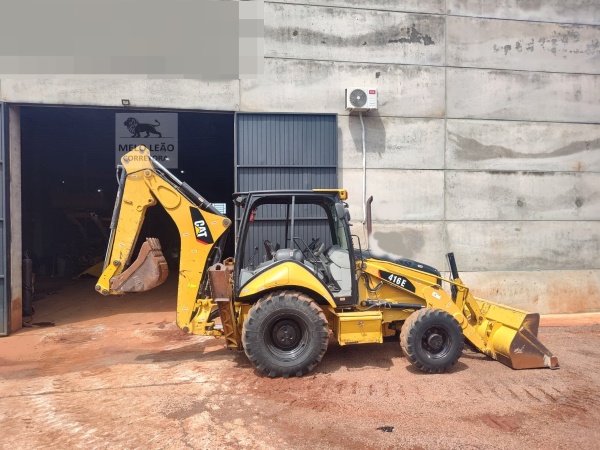 Retroescavadeira Caterpillar 416 E ano 2014