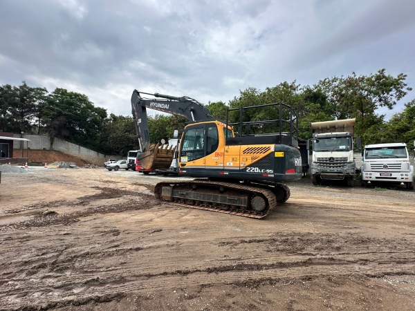Escavadeira Hyundai 220LC-9S ano 2020 - 220LC-9S - Máquinas de Linha Amarela