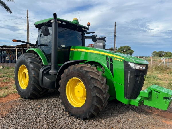 Trator John Deere 8260r ano 2014 - 8260r - Máquinas Agrícolas
