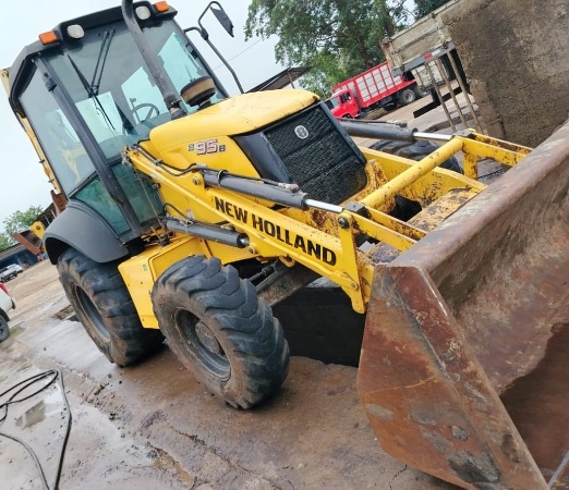 Retroescavadeira New Holland B95B ano 2022