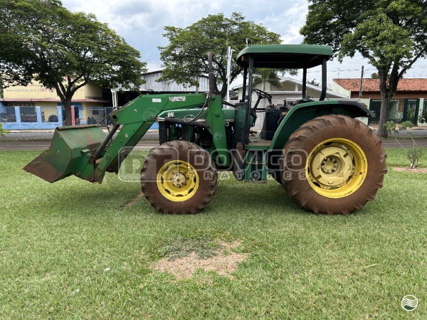 Trator John Deere 6300 ano 2001