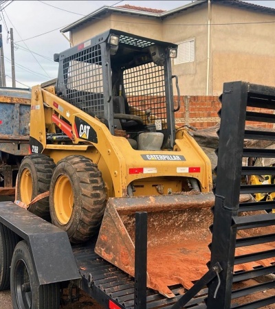 Mini Carregadeira Caterpillar 216B ano 2010 - 216B - Máquinas de Linha Amarela