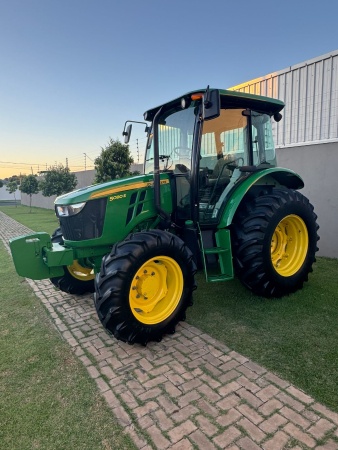 Trator John Deere 5080E ano 2022