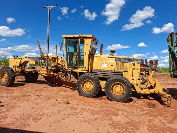 Motoniveladora Caterpillar 140H ano 2005
