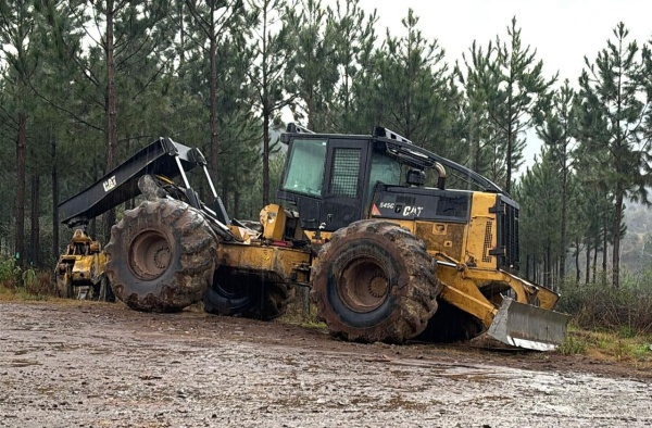 Skidder Caterpillar 545C ano 2012