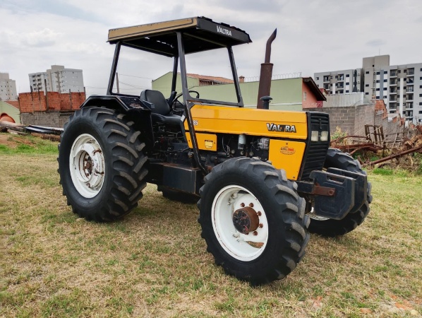 Trator Valtra V 785 ano 2007